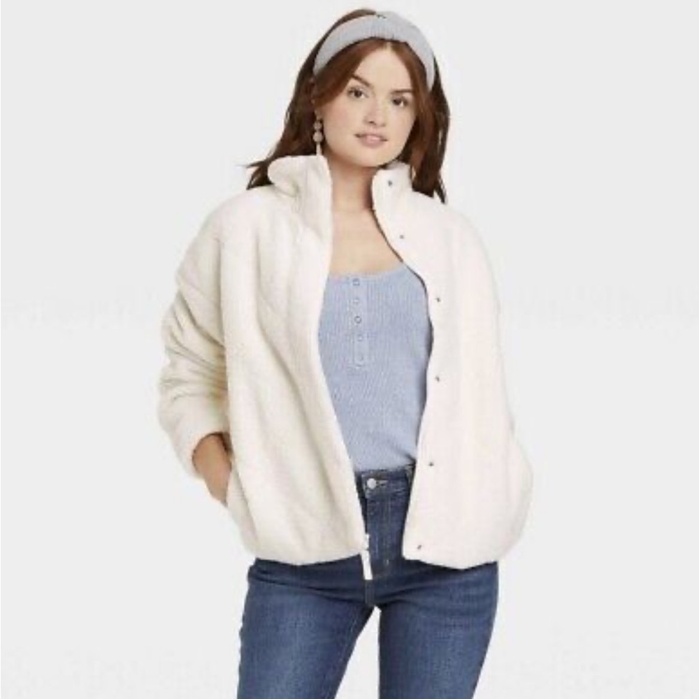 Universal Thread Women’s Off White Cream Fluffy Sherpa Bomber Jacket, M